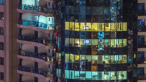 Ventanas Del Edificio Varios Pisos Iluminación Vidrio Acero Interior Personas —  Fotos de Stock