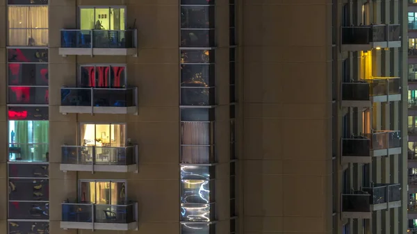 Ventanas Del Edificio Varios Pisos Iluminación Vidrio Acero Interior Personas —  Fotos de Stock