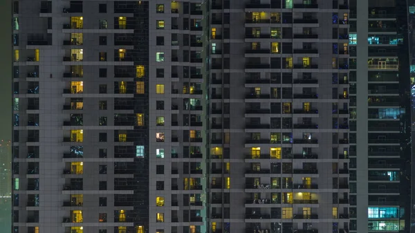 Windows Багатоповерхові Будівлі Скла Сталі Освітлення Всередині Переміщення Людей Межах — стокове фото