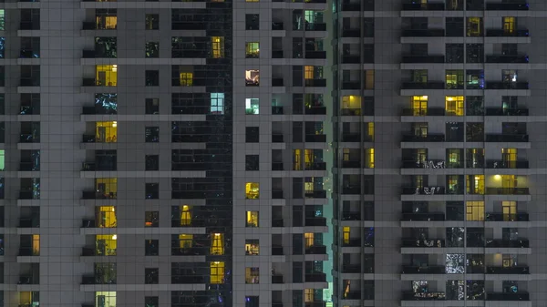 Ventanas Del Edificio Varios Pisos Iluminación Vidrio Acero Interior Personas —  Fotos de Stock