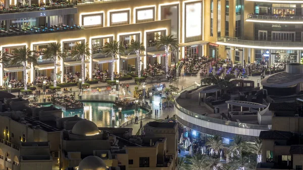 Dubai Innenstadt Zeitraffer Beleuchtete Mall Und Pool Umgeben Von Palmen — Stockfoto