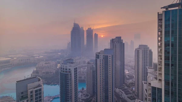 Dimmig Morgon Soluppgången Centrum Dubai Timelapse Futuristiska Staden Skyskrapor Täckt — Stockfoto