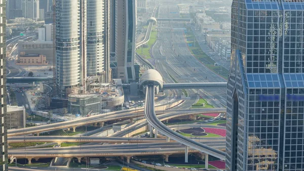 Ruch Ruchliwym Skrzyżowaniu Autostradzie Sheikh Zayed Antenowe Timelapse Widok Dachu — Zdjęcie stockowe