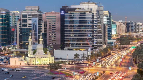 Mezquita Cerca Dubai Creek Rodeada Edificios Modernos Concurrida Calle Tráfico — Foto de Stock