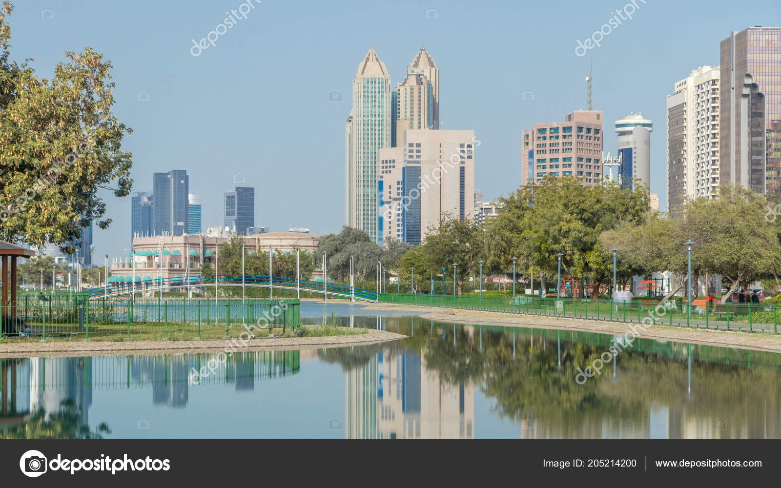 Corniche Boulevard Beach Park Coastline Abu Dhabi Timelapse