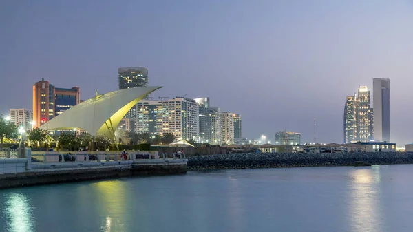 Paseo Abu Dhabi Iluminado Atardecer Timelapse Transición Día Noche Emiratos —  Fotos de Stock