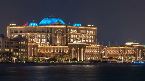 Emirates Palace Iluminado Noite Timelapse Abu Dhabi Emirados Árabes Unidos — Fotografia de Stock