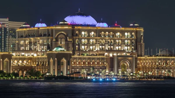 Emirates Palace Illuminated Night Timelapse Abu Dhabi Emiratos Árabes Unidos — Foto de Stock