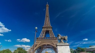 Paris 'teki Siene nehri üzerindeki köprüden Eyfel Kulesi. Zaman atlaması, Fransa