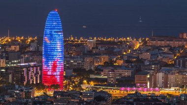 Barcelona timelapse, deniz Agbar Kulesi ve sığınaklar Carmel görüntüleyin. Catalonia, İspanya. 4k