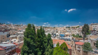 Avusturyalı darülaceze çatı, İsrail'den Kudüs Old City ve Temple Mount timelapse hyperlapse Panoraması. Mavi gökyüzü