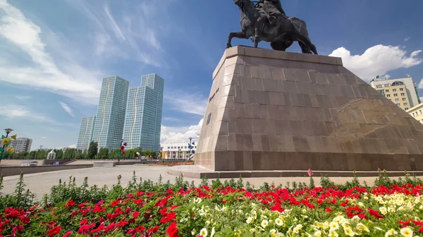 Astana Kazachstan Lipiec 2016 Pomnik Khan Kenesary Timelapse Hyperlapse Pomnik — Zdjęcie stockowe
