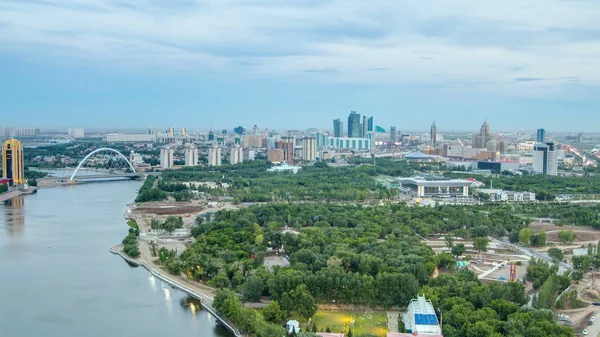 Высокий Вид Центр Города Рекой Мостом Парком Центральным Деловым Районом — стоковое фото