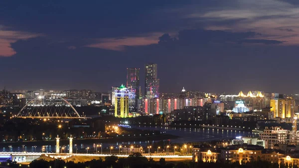 Podwyższone Nocny Widok Centrum Miasta Dzielnicy Biznesowej Mostu Rzeki Timelapse — Zdjęcie stockowe