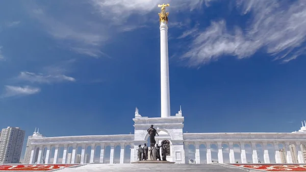 Перегляд Hyperlapse Timelapse Казахської Елі Пам Ятник Майдані Незалежності Астані — стокове фото