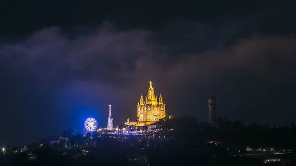 Tempel Jesu Heliga Hjärta Med Luna Park Timelapse Berget Tibidabo — Stockfoto