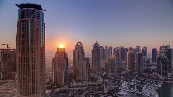 Sonnenaufgang Dubai Marina Mit Türmen Und Hafen Mit Jacht Von — Stockfoto