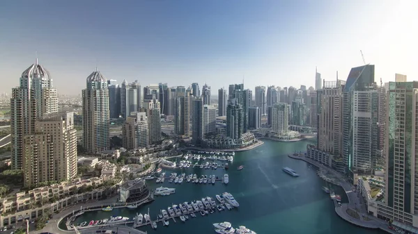 Modern Épületek Dubai Marina Árnyékok Nagyon Gyorsan Mozgó Amíg Este — Stock Fotó