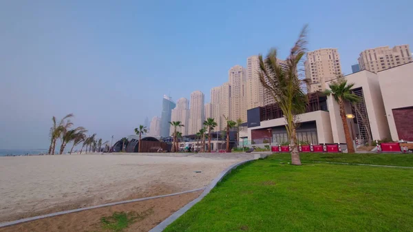Dubai Jumeirah Beach Residence Panorama Pálmafák Zöld Gyep Timelapse Naplemente — Stock Fotó
