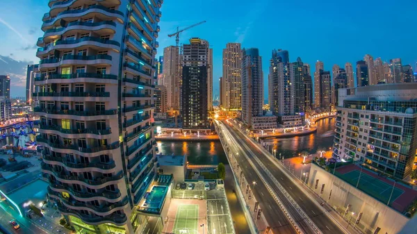 Bir Hava Görünümünü Dubai Marina Towers Yatlar Trafik Ile Köprüsü — Stok fotoğraf