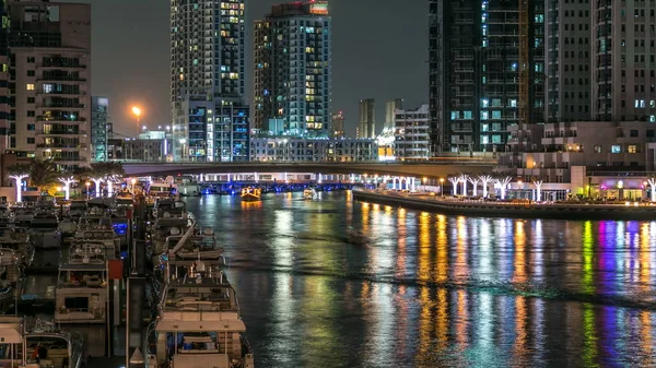 Paseo Marítimo Puente Con Tráfico Sobre Canal Dubai Marina Timelapse —  Fotos de Stock