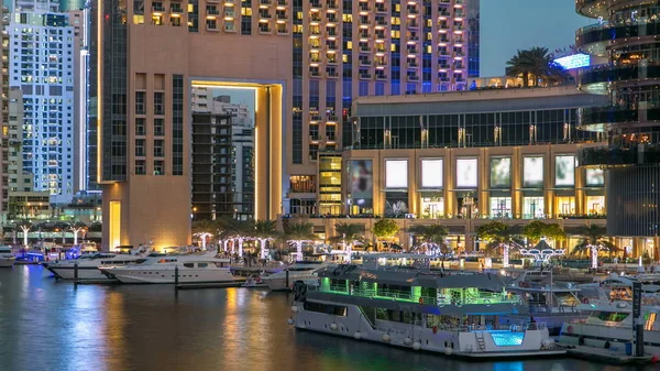 Vew Dubai Marina Terraplén Con Yates Modernas Torres Cerca Del —  Fotos de Stock