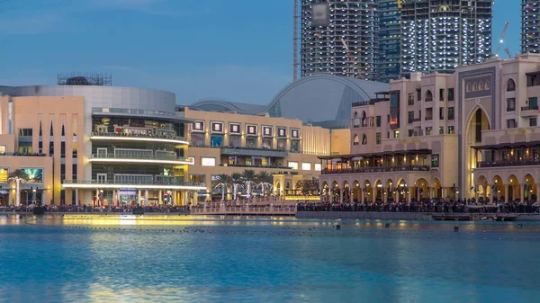 Den Dansande Fontänen Dubai Och Sjön Dag Till Natt Timelapse — Stockfoto