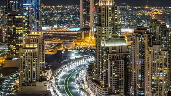 Верхній Вид Дорогу Центрі Дубая Нічним Рухом Метролайном Освітленими Хмарочосами — стокове фото