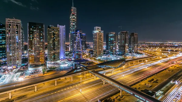 Budynki Kompleksu Jumeirah Lakes Towers Ruchu Drogi Nocy Timelapse Jlt — Zdjęcie stockowe