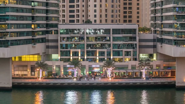 Vew Dubai Marina Damm Mit Türmen Und Restaurants Von Mall — Stockfoto