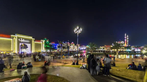 Stora Torget Nära Ingången Till Global Village Med Publiken Timelapse — Stockfoto