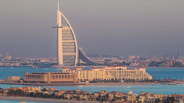 Dubais Skyline Med Villor Nad Burj Arab Solnedgången Timelapse Ovanifrån — Stockfoto