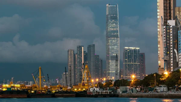 Бизнес Центр Гонконга Днем Ночью Сменяется Облачным Голубым Небом После — стоковое фото