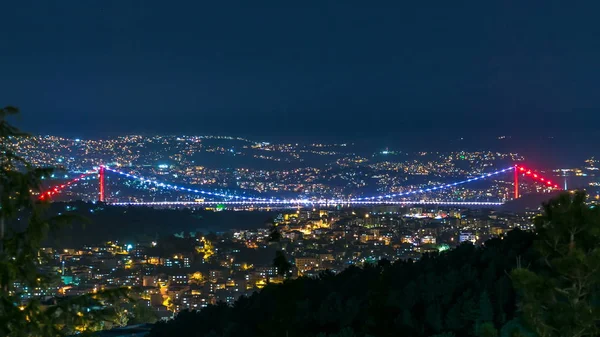 Illuminé Fatih Sultan Mehmet Vue Sur Pont Relie Asie Europe — Photo