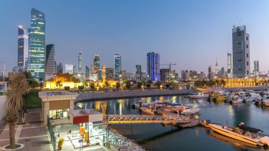 Sharq Marina 'da yatlar ve tekneler, Kuveyt' te gece gündüz değişen geçiş süreleri ve yüksek hız. Kuveyt Şehri, Orta Doğu. Köprüden görüntüle