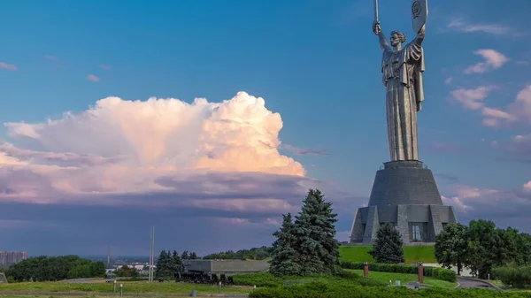 Mother Motherland monument - part of Museum of the Great Patriotic War timelapse in Kiev, Ukraine — Stock Photo, Image