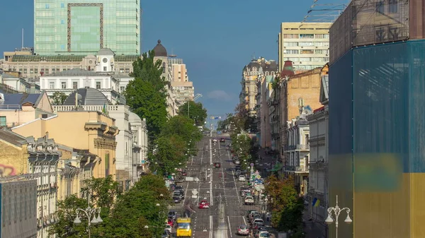 Coches rugen por Khreshchatyk y Khmelnitsky calle timelapse en Kiev, Ucrania . —  Fotos de Stock