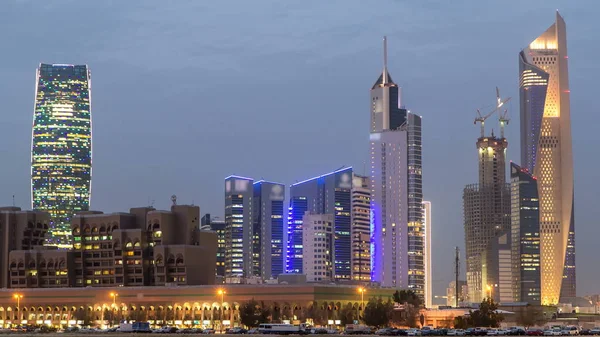 Skyline Wieżowców Dzień Nocy Przejścia Timelapse Kuwait City Downtown Oświetlony — Zdjęcie stockowe