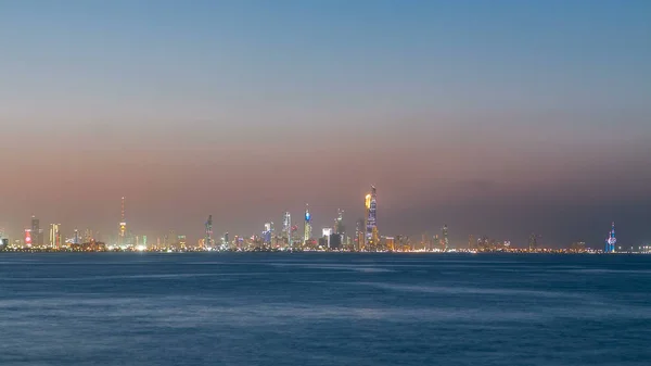 Горизонт Хмарочосів День Переходу Timelapse Ніч Місті Kuwait Downtown Висвітлюватися — стокове фото