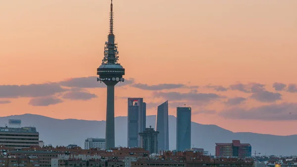 Μαδρίτη Timelapse Ηλιοβασίλεμα Στον Ορίζοντα Ορισμένα Εμβληματικά Κτήρια Όπως Kio — Φωτογραφία Αρχείου