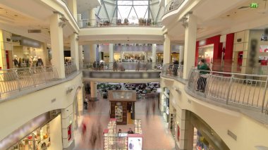 İç Zemlyanoy Val sokakta, Moskova timelapse hyperlapse balıkgözü 4k ringde Sadovoye içeride atrium alışveriş merkezi