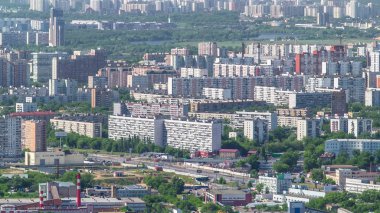 Moscow City gökdelen iş karmaşık timelapse panoramik manzara. baştan alalım. 4k yolda araçların trafik