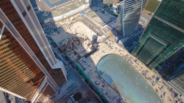 Moscow City iş karmaşık ve nehir timelapse gökdelenler. baştan alalım. Moskova Uluslararası İş Merkezi Moskova şehir 20 fütüristik binalar içerir