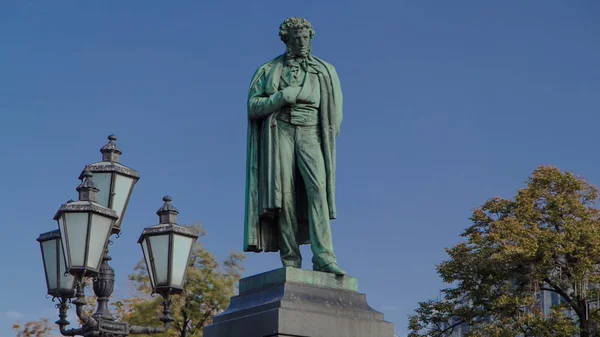 Monument Russian Poet Alexander Pushkin Pushkin Square Timelapse Hyperlapse Moscow — Stock Photo, Image