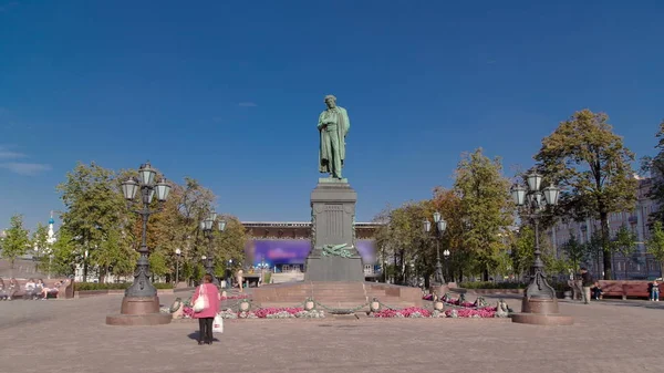 Monumento Poeta Ruso Alexander Pushkin Pushkin Square Timelapse Hyperlapse Moscú —  Fotos de Stock