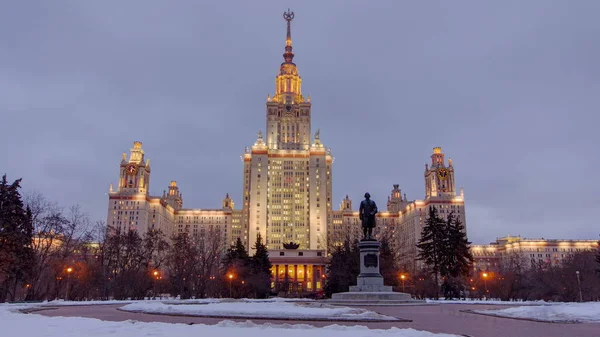 Das Hauptgebäude Der Staatlichen Universität Moskau Auf Den Spatzenbergen Winter — Stockfoto