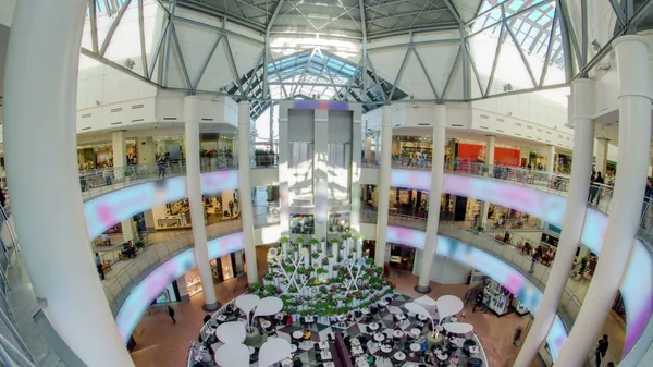 Centre Commercial Avec Café Intérieur Sur Rue Zemlyanoy Val Anneau — Photo