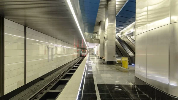 Moderna Tunnelbanestation Från Plattform Med Tåg Metro Delovoy Center Business — Stockfoto