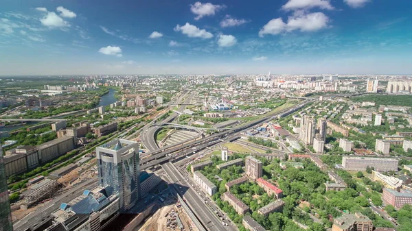 Panoramiczny Widok Wieżowców Moscow City Business Complex Timelapse Góry Samochody — Zdjęcie stockowe