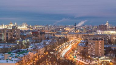 Moskova şehir Rusya manzarası hava üst panoramik günü gece geçiş timelapse. Komsomol avenue, Konut Binası, ünlü simge. Kentsel kış kar manzara mimari arka plan